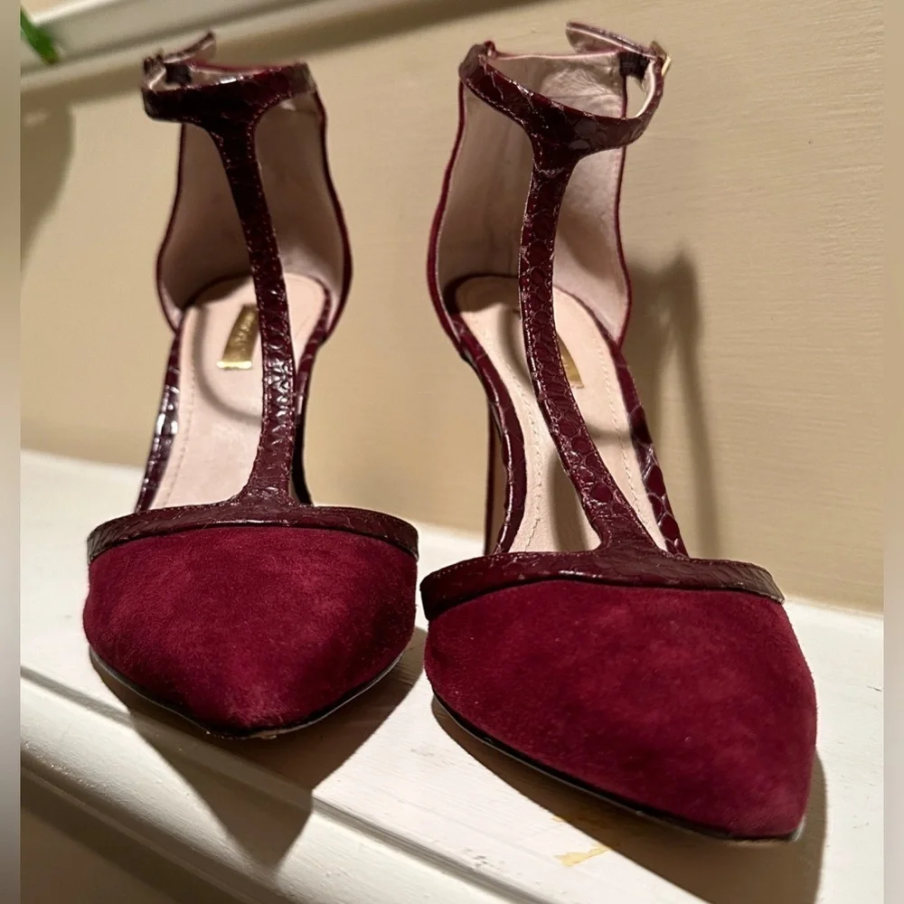 Louise et Cie “Lo-Harem” Shiraz Suede T-Strap Pumps (Size 8.5)